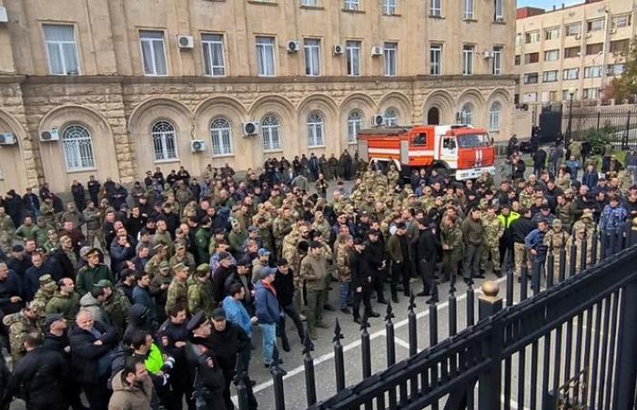 En Abjasia, los manifestantes invaden el Parlamento