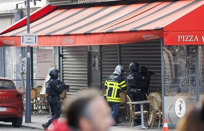 los atrincherados arrestados, los rehenes liberados