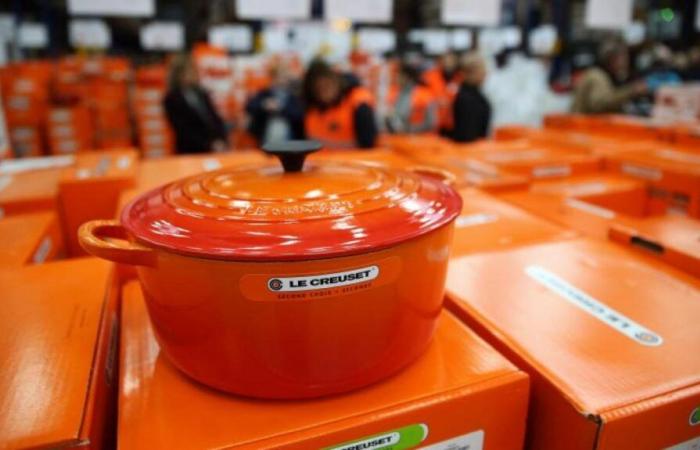 Multitud durante una venta de productos Le Creuset, la policía obligada a intervenir