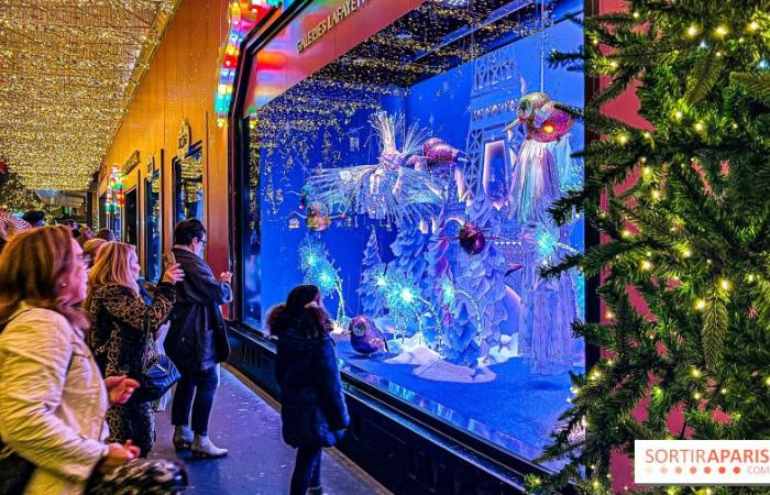 Las ventanas y el árbol de Navidad de las Galerías Lafayette 2024