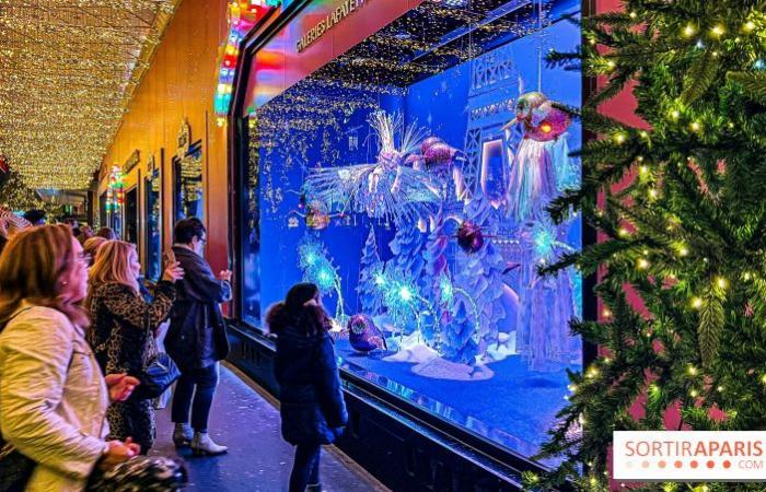 Las ventanas y el árbol de Navidad de las Galerías Lafayette 2024