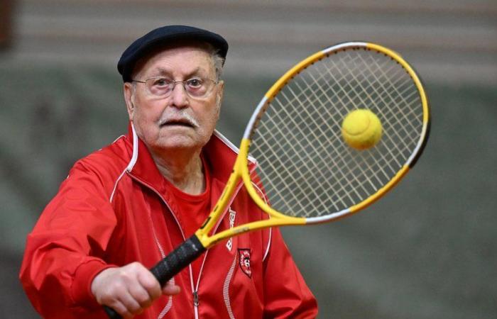 “Cuando juego, en mi cabeza tengo 20 años”… A los 100, Armand golpea la pelota dos veces por semana en el Stade Toulousain