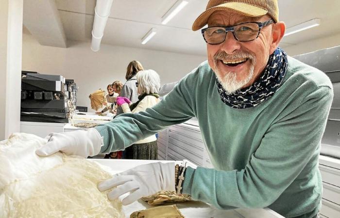 “Para nosotros, es el cofre del tesoro”: en la profusión de sedas, plumas y bordados de los trajes del Archivo Departamental de Vannes