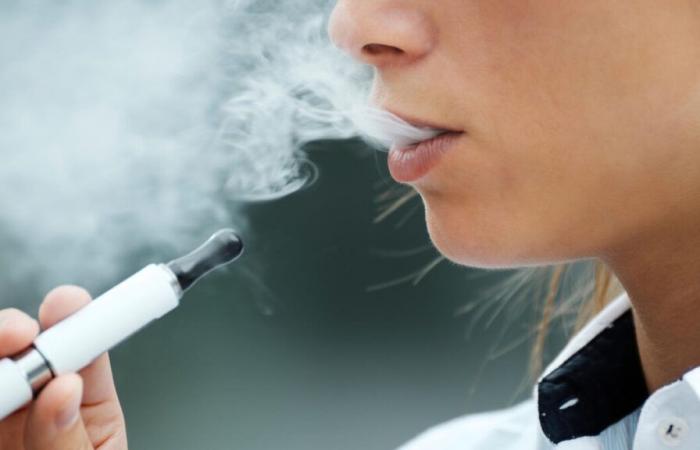 Mes sin tabaco: ¿son eficaces los cigarrillos electrónicos para dejar de fumar?