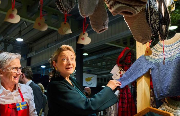 La Gran Duquesa María Teresa y su nuera Stéphanie realizan una gira mundial benéfica en el Bazar Internacional de Luxemburgo