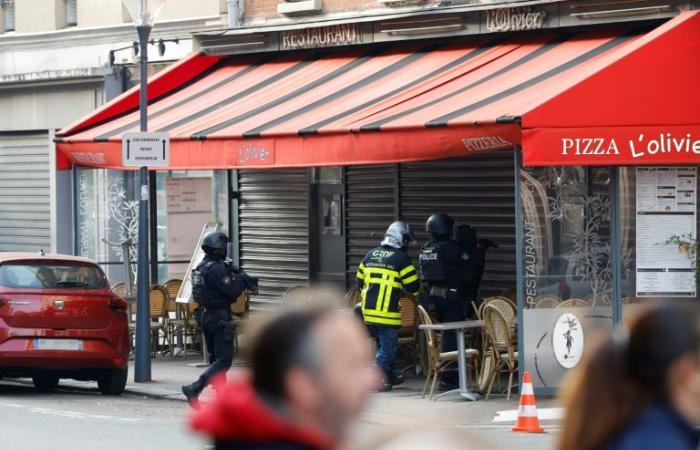 En una pizzería cerca de París, tres horas de toma de rehenes sin…