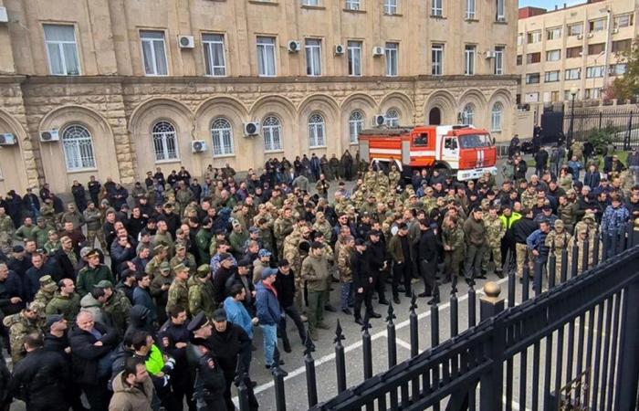 En Abjasia, los manifestantes invaden el Parlamento