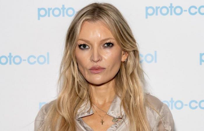 Kate Moss todavía llora por haber sido fotografiada en topless cuando era adolescente