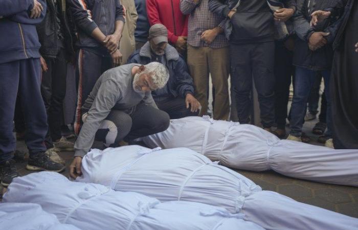 Decenas de muertos por ataques israelíes en Gaza; Detenidos sospechosos por disparar bengalas contra la casa de Netanyahu