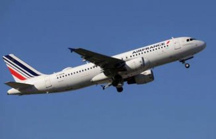 Un estadounidense toma un vuelo de Air France para ir al funeral de su hermano y reclama 600.000 euros por un retraso