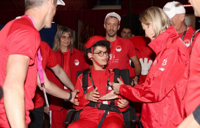 Charlene de Mónaco en el centro de la carrera