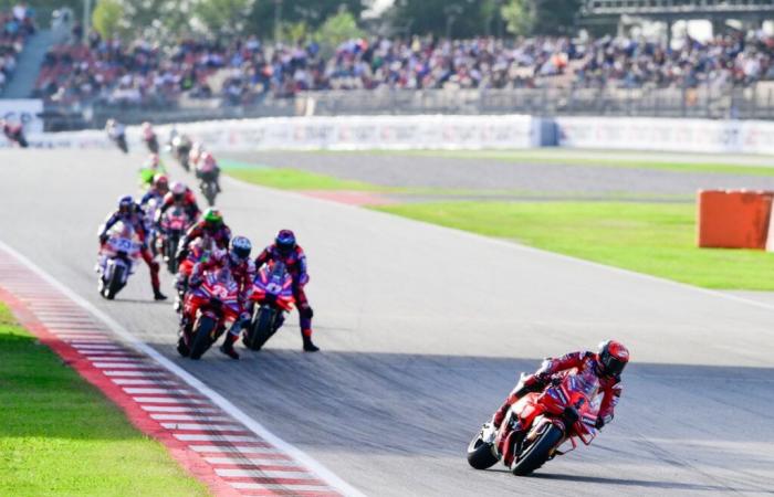 Bagnaia logra una vital victoria en el sprint para llevar la lucha por el título hasta el final