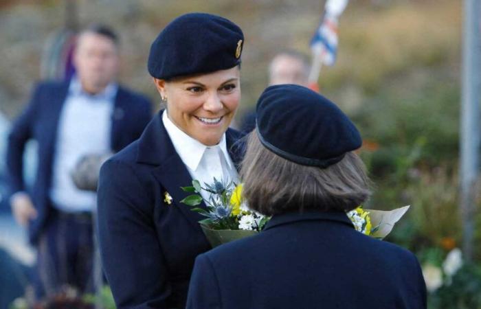 Victoria de Suecia celebra el centenario de las mujeres voluntarias dedicadas a la Defensa