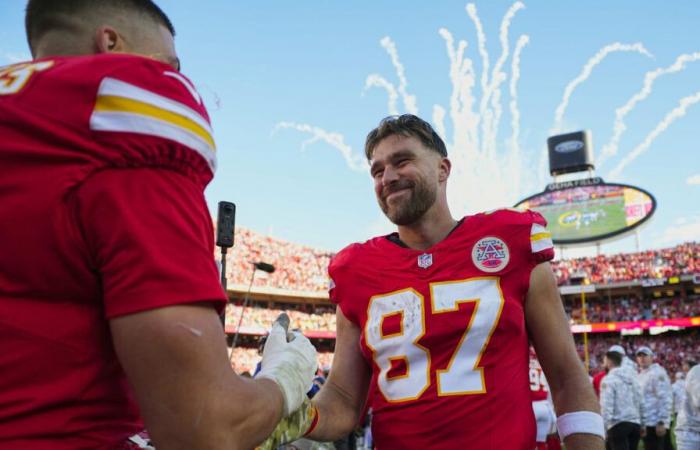 El atuendo previo al juego de Travis Kelce para el enfrentamiento Chiefs-Bills dejó a los fanáticos desconcertados