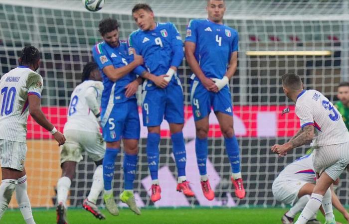 Italia-Francia: el vídeo del sensacional tiro libre directo de Lucas Digne para el segundo gol de los blues