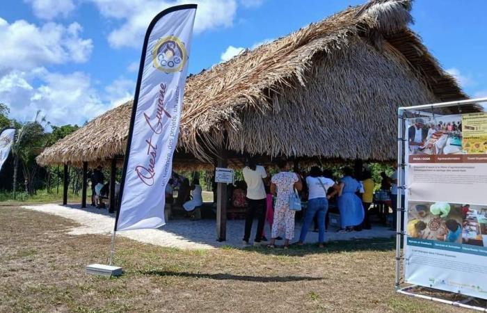 una exposición para promover los proyectos del programa LEADER en Guyana Occidental