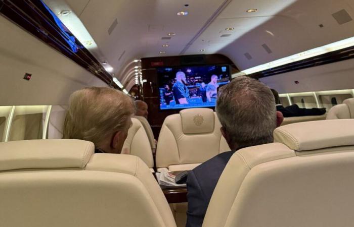 Foto: Donald Trump y RFK Jr. atrapados viendo un brutal baño de sangre en Trump Force 1 en camino a UFC 309