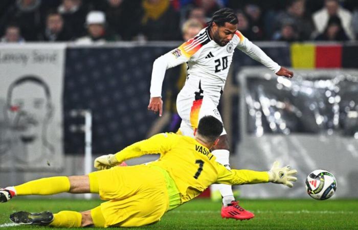 Gnabry hace un increíble “Choupo-Moting” y le quita un gol preparado a Gnabry