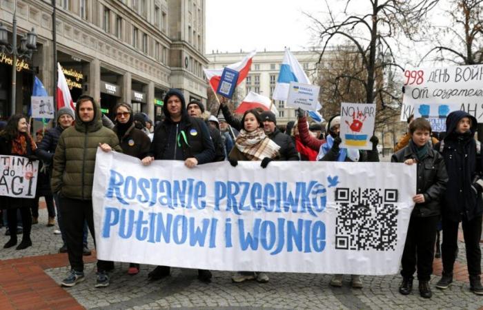 Los rusos protestan en Polonia contra la guerra de Putin y Ucrania