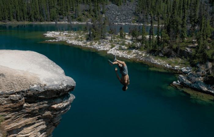 EN FOTOS. “¡En el aire hay un momento de diversión!”, aficionado al salto de acantilados, salta desde las cascadas más bellas del mundo