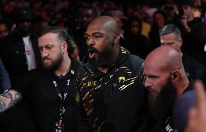 Jon ‘Bones’ Jones realiza el famoso baile de Donald Trump y le da el título al presidente electo después de la victoria por nocaut técnico