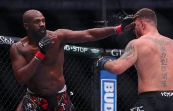 UFC (peso pesado): Jones noquea a Miocic y mantiene su cinturón