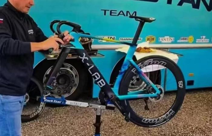 Equipo – ¿Se revela la nueva bicicleta del equipo XdS (Carbon-Tech)-Astana Qazaqstan?