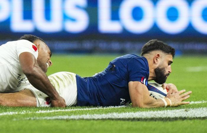 Francia – Nueva Zelanda – Al igual que Romain Buros, marcó un try durante su primera selección con los Blues