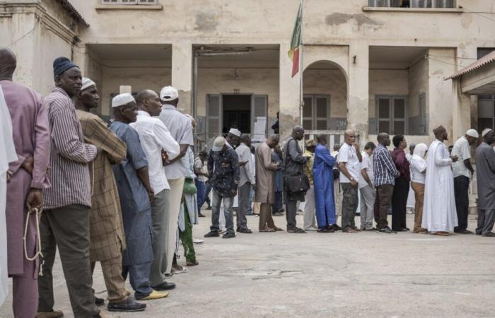 Senegal vota en las elecciones que decidirán si el presidente puede llevar a cabo las reformas que prometió