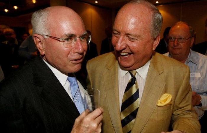 Alan Jones arrestado por acusaciones de agresión indecente