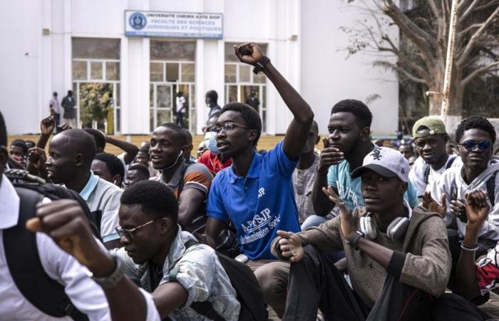 En Dakar, los estudiantes se movilizan por su supervivencia.