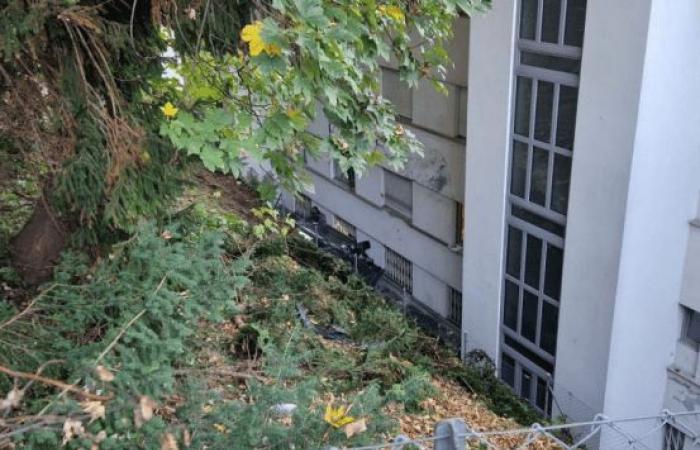 Accidente en Montreux: un coche cae sobre un edificio