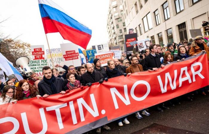 Berlín: marcha de los opositores rusos en el exilio contra la guerra