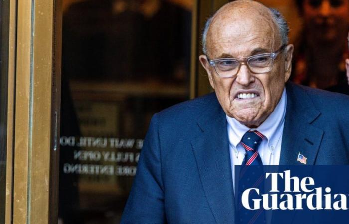 Rudy Giuliani entrega relojes y Mercedes a trabajadores electorales difamados | Rudy Giuliani