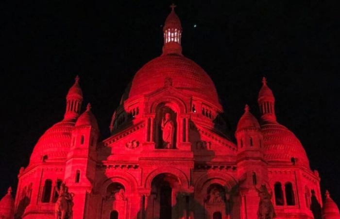 ¿Qué es la “Redweek” que ilumina de rojo las iglesias esta semana?