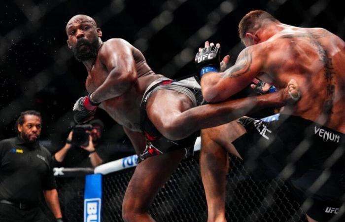 Resultados de UFC 309, aspectos destacados: Jon Jones logra un impresionante nocaut con un golpe al cuerpo sobre Stipe Miocic para retener el título