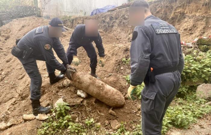 una bomba estadounidense de 120 kg de la Segunda Guerra Mundial desactivada, un barrio evacuado