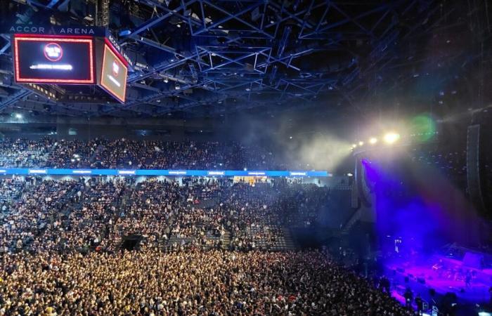 Jamiroquai en concierto en el Accor Arena de París en noviembre de 2025