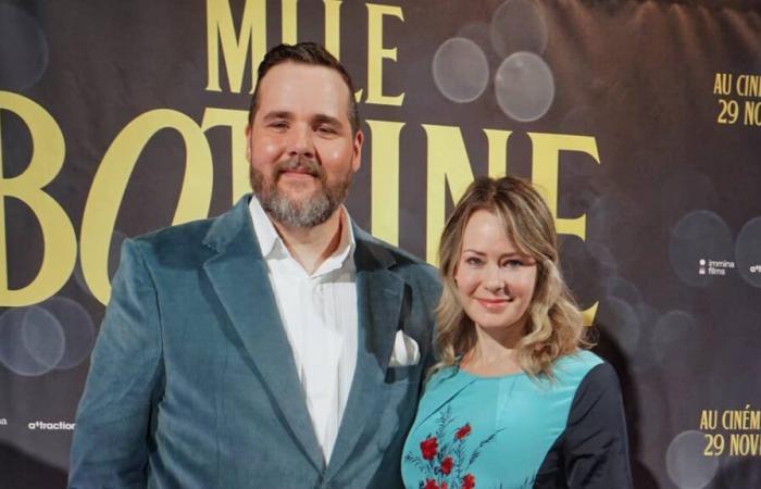 [PHOTOS] Antoine Bertrand y Catherine-Anne Toupin brillan en la alfombra roja del estreno en Montreal de la película “Mlle Bottine”