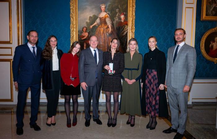 La princesa Carolina destaca a su hija Charlotte Casiraghi en el Salón Azul