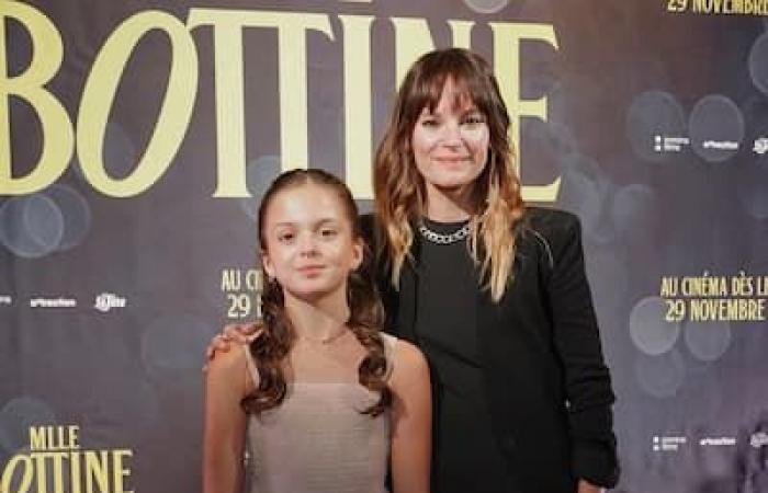 [PHOTOS] Antoine Bertrand y Catherine-Anne Toupin brillan en la alfombra roja del estreno en Montreal de la película “Mlle Bottine”