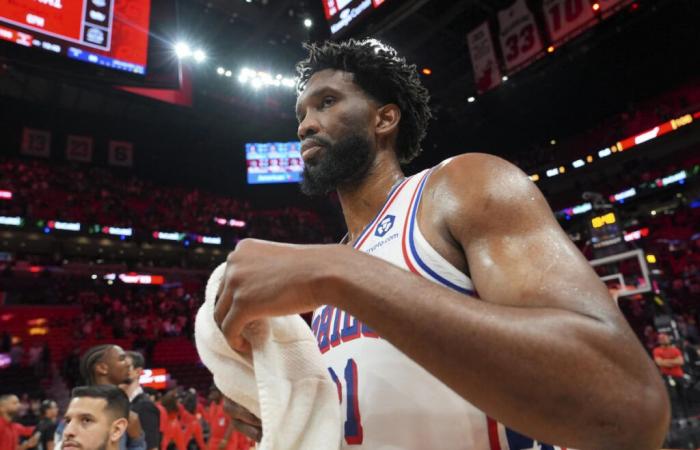 Los 76ers desperdician una ventaja de 19 puntos en la derrota por 106-89 ante el Heat, mientras Joel Embiid no realiza tiros libres