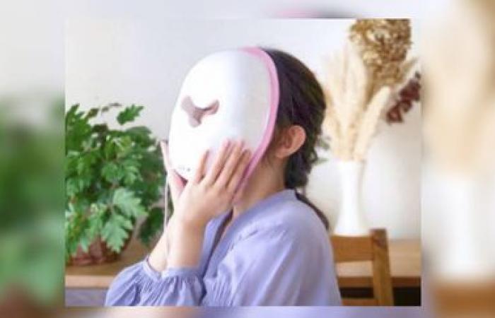 En Japón, una mascarilla facial con efectos calmantes gracias a vibraciones mecánicas generadas por sonidos.