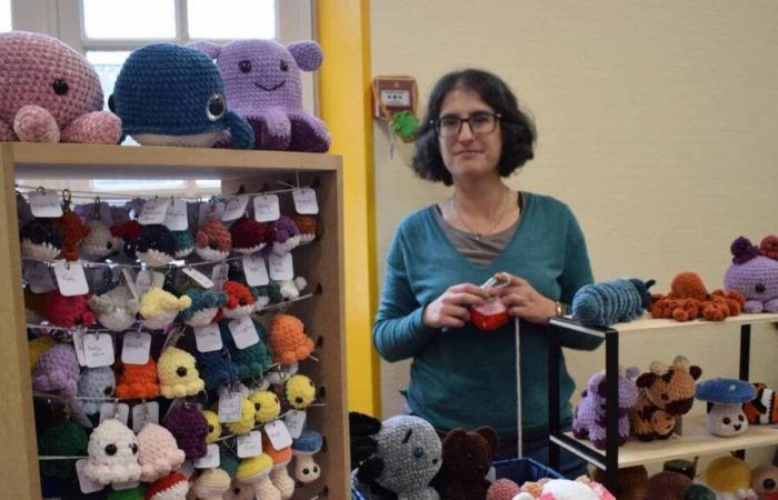 En Saint-Ouën-des-Toits, Justine Morlier teje Amigurumis