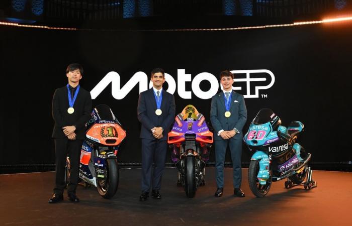 Martín recibió su trofeo de campeón del mundo en la gala de MotoGP