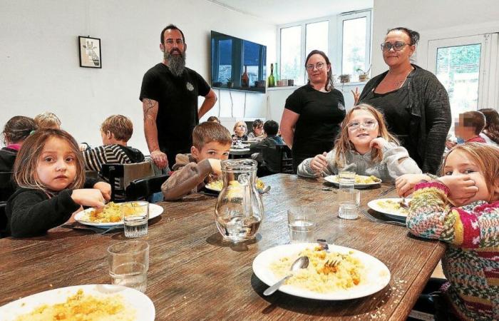 “Es mejor que en casa”: en este pequeño pueblo del Finisterre, la cantina está… ¡en el restaurante!