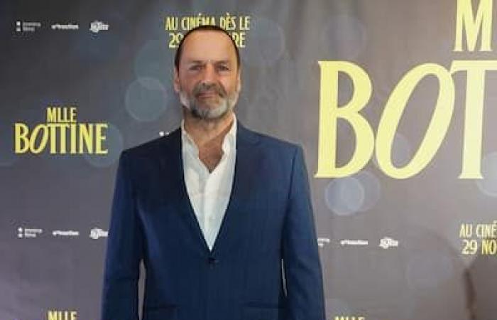 [PHOTOS] Antoine Bertrand y Catherine-Anne Toupin brillan en la alfombra roja del estreno en Montreal de la película “Mlle Bottine”