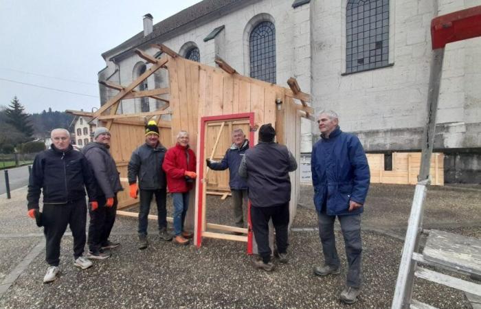 Damprichard (25) Un equipo de jubilados monta el pueblo navideño