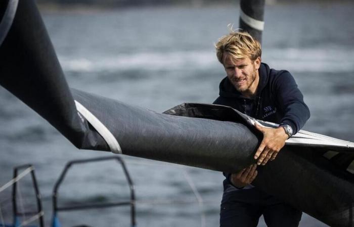 Trofeo Julio Verne. François Gabart y el maxitrimarán SVR-Lazartigue cerca de la salida.