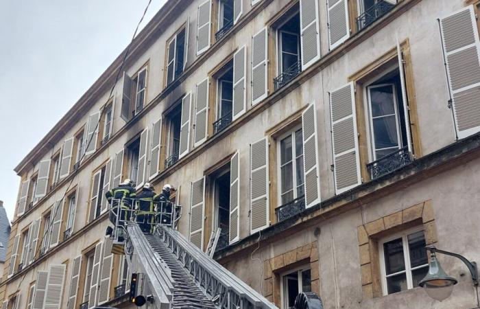 “Existe riesgo de derrumbe del suelo”, según los bomberos